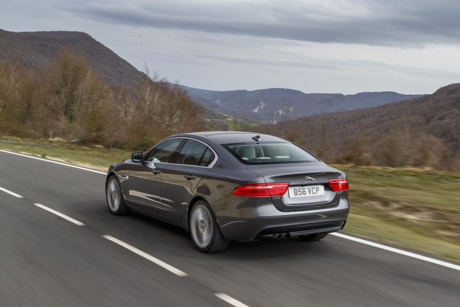  Jaguar XE Portfolio 2015 года  (фото 12 из 30)